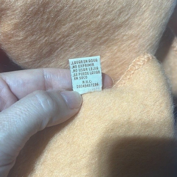 Alpaca Camargo Melon Colored Fringe Scarf NWT - Picture 12 of 12